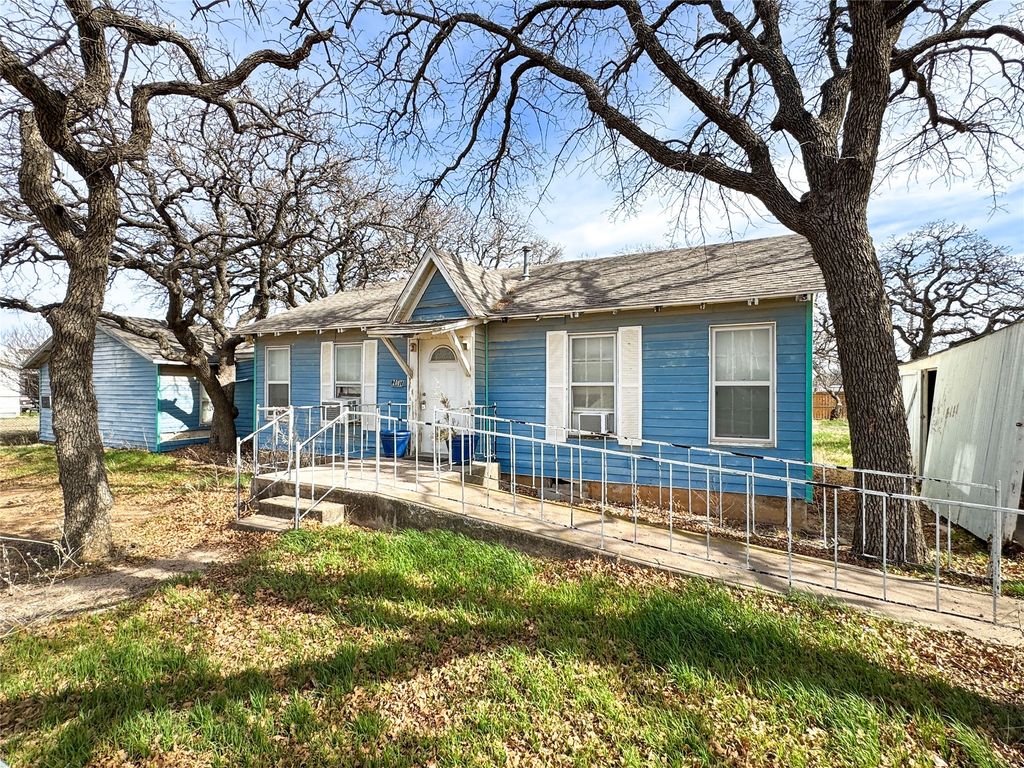 2007 Avenue E, Cisco, TX 76437