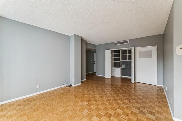 333 W Meyer Boulevard 504, Kansas City, MO 64113