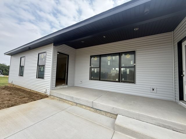 7202 Alvie Court, Bettendorf, IA 52722