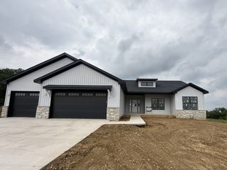 7202 Alvie Court, Bettendorf, IA 52722