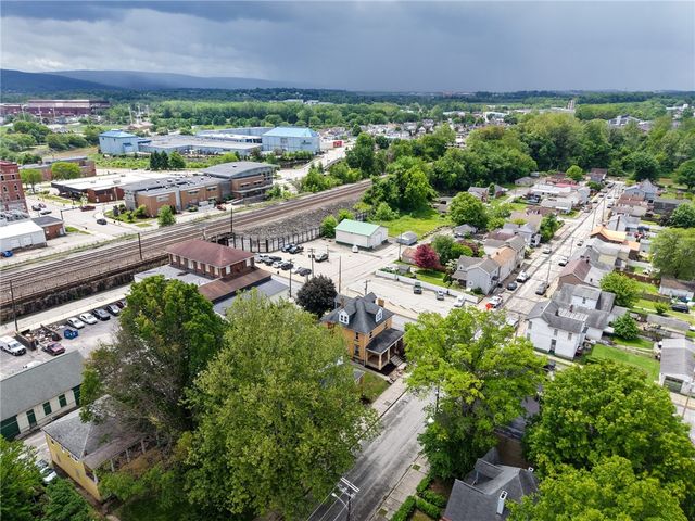 201 Thompson St, Latrobe, PA 15650