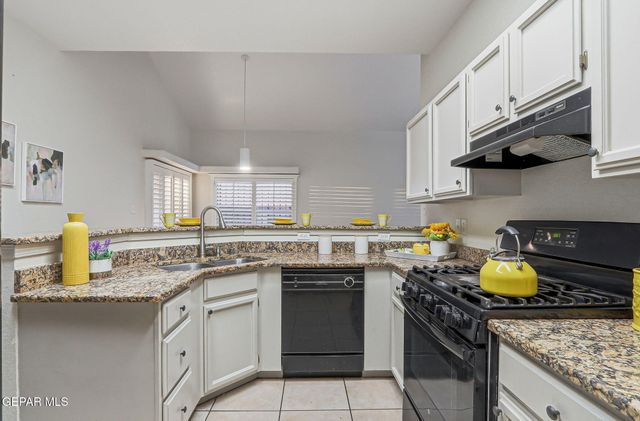 1425 JOHN PHELAN Drive, El Paso, TX 79936