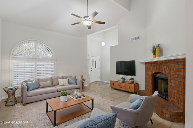 1425 JOHN PHELAN Drive, El Paso, TX 79936