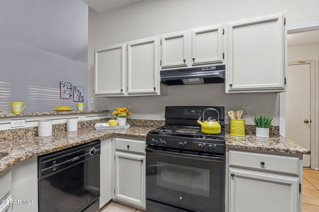 1425 JOHN PHELAN Drive, El Paso, TX 79936