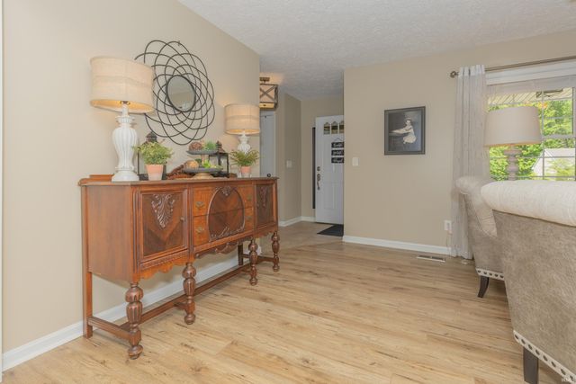 5766 Spring Corner Road, Newburgh, IN 47630