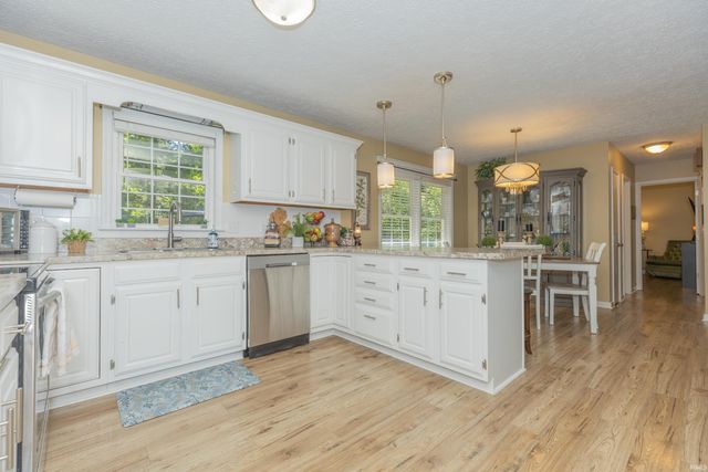 5766 Spring Corner Road, Newburgh, IN 47630