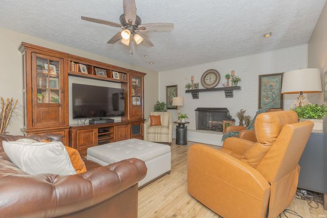 5766 Spring Corner Road, Newburgh, IN 47630