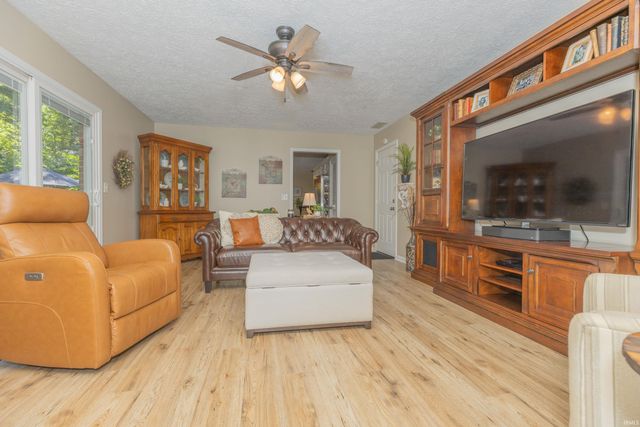 5766 Spring Corner Road, Newburgh, IN 47630