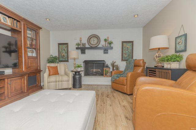 5766 Spring Corner Road, Newburgh, IN 47630