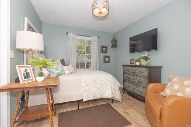 5766 Spring Corner Road, Newburgh, IN 47630