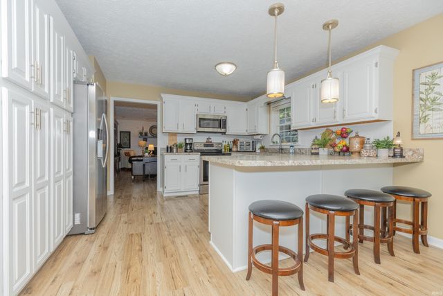 5766 Spring Corner Road, Newburgh, IN 47630