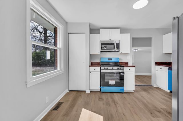 56 Hillsboro Rd, Clarksville, TN 37042