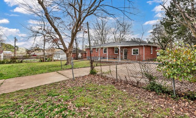 56 Hillsboro Rd, Clarksville, TN 37042