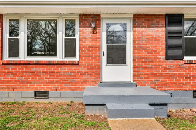 56 Hillsboro Rd, Clarksville, TN 37042