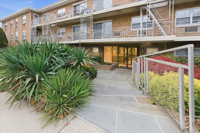 90 S Park Avenue B2, Rockville Centre, NY 11570