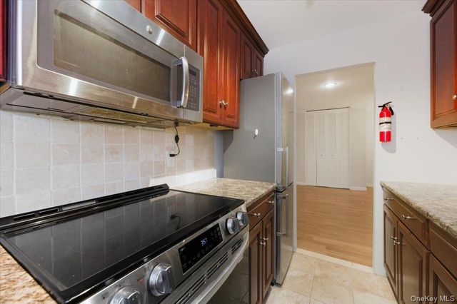 90 S Park Avenue B2, Rockville Centre, NY 11570