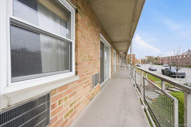 90 S Park Avenue B2, Rockville Centre, NY 11570