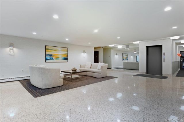 90 S Park Avenue B2, Rockville Centre, NY 11570