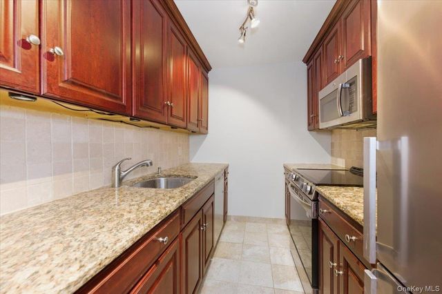 90 S Park Avenue B2, Rockville Centre, NY 11570