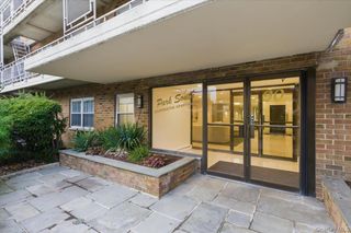 90 S Park Avenue B2, Rockville Centre, NY 11570