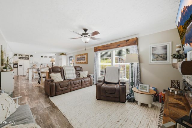 634 East Cross Roads Drive, Lebanon, VA 24266