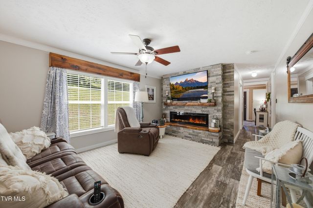 634 East Cross Roads Drive, Lebanon, VA 24266