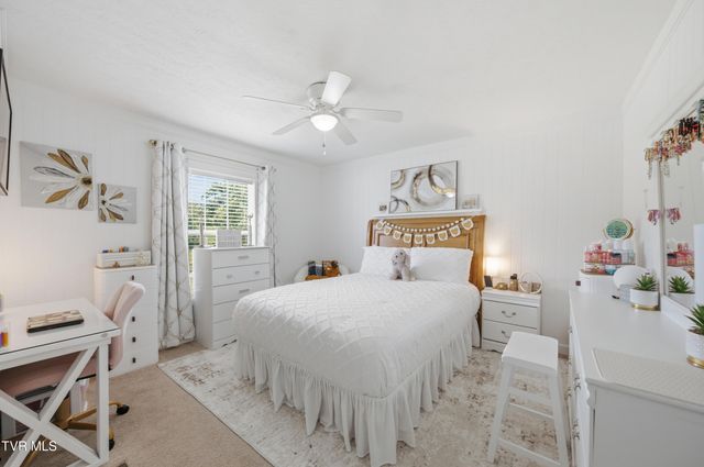 634 East Cross Roads Drive, Lebanon, VA 24266