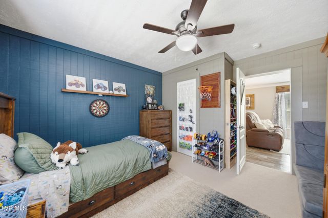 634 East Cross Roads Drive, Lebanon, VA 24266