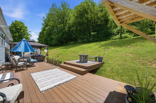 634 East Cross Roads Drive, Lebanon, VA 24266