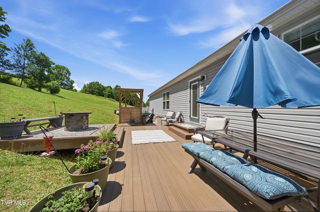 634 East Cross Roads Drive, Lebanon, VA 24266