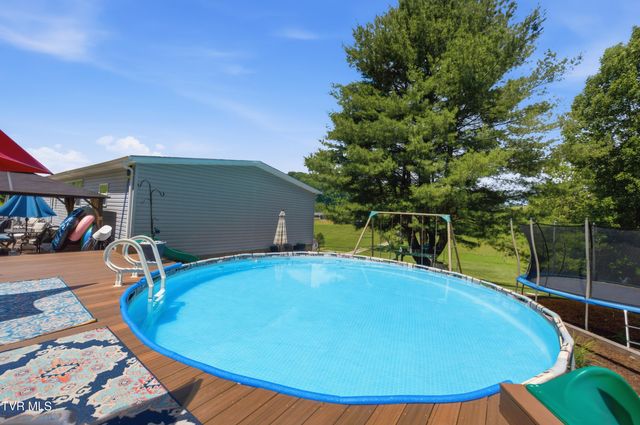 634 East Cross Roads Drive, Lebanon, VA 24266