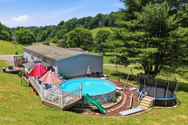 634 East Cross Roads Drive, Lebanon, VA 24266