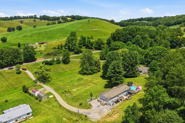 634 East Cross Roads Drive, Lebanon, VA 24266