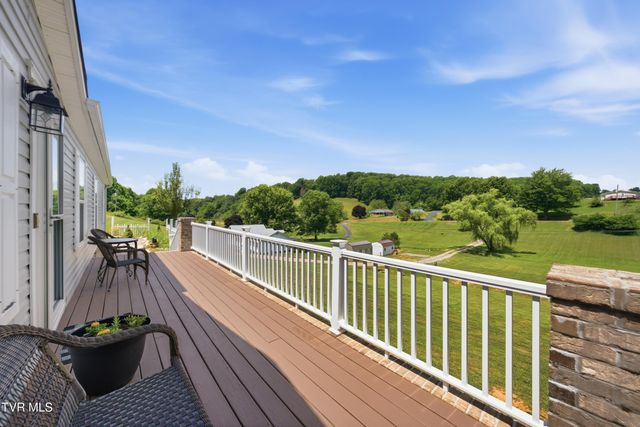 634 East Cross Roads Drive, Lebanon, VA 24266