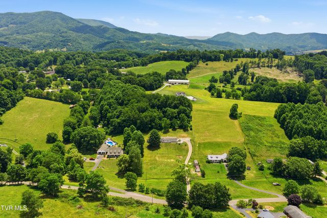 634 East Cross Roads Drive, Lebanon, VA 24266