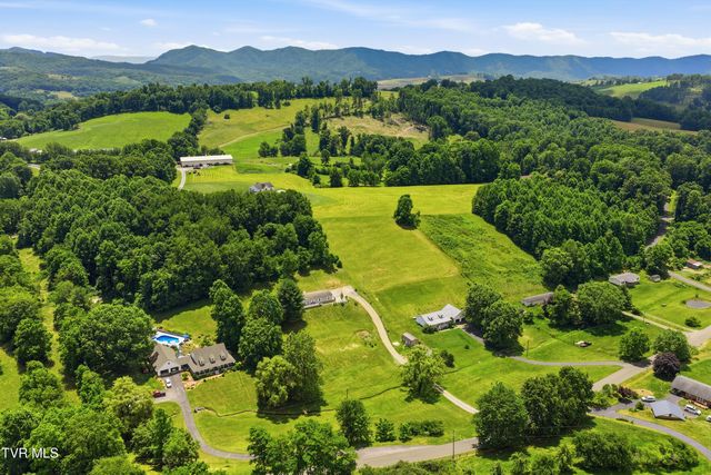 634 East Cross Roads Drive, Lebanon, VA 24266