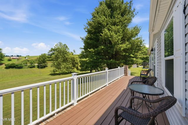 634 East Cross Roads Drive, Lebanon, VA 24266