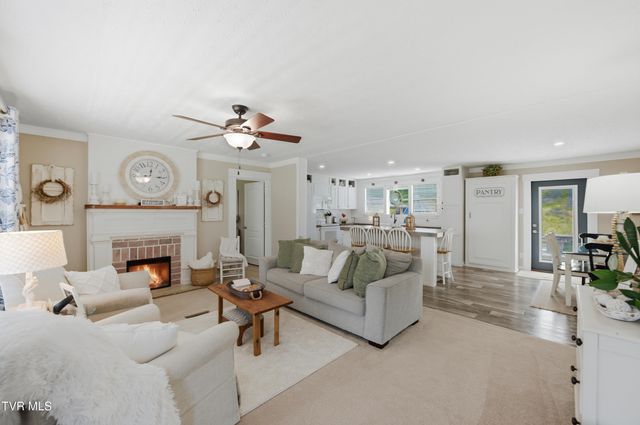 634 East Cross Roads Drive, Lebanon, VA 24266