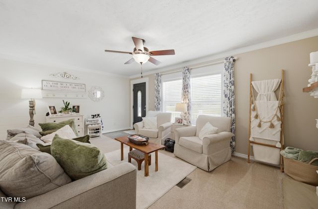 634 East Cross Roads Drive, Lebanon, VA 24266