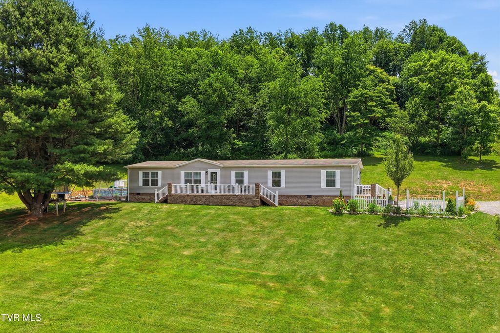 634 East Cross Roads Drive, Lebanon, VA 24266