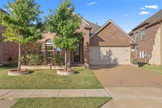 348 Prairie Ridge Lane, Lewisville, TX 75056