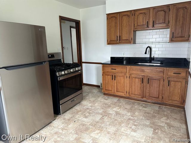 1829 Academy Street, Dearborn, MI 48124