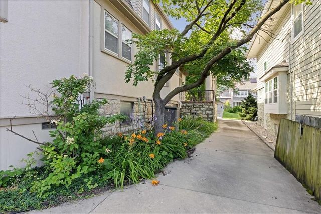 25 E 53rd Street, Kansas City, MO 64112