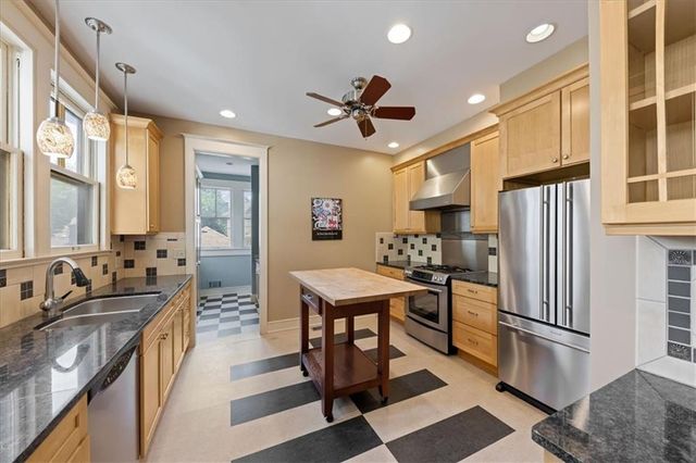25 E 53rd Street, Kansas City, MO 64112