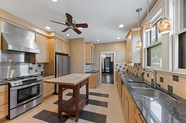 25 E 53rd Street, Kansas City, MO 64112