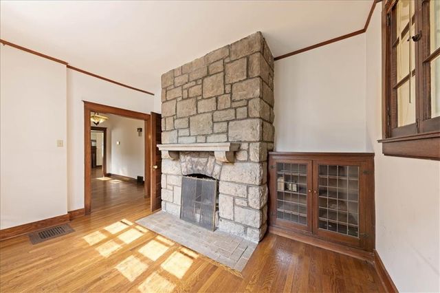 25 E 53rd Street, Kansas City, MO 64112