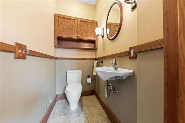 25 E 53rd Street, Kansas City, MO 64112