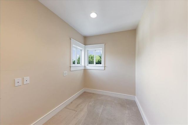 25 E 53rd Street, Kansas City, MO 64112