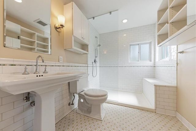 25 E 53rd Street, Kansas City, MO 64112