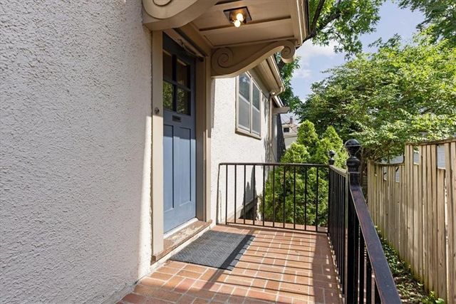 25 E 53rd Street, Kansas City, MO 64112